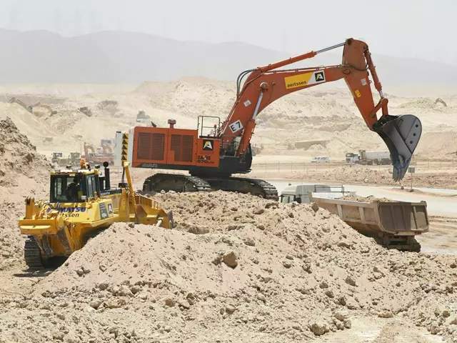 Earth Moving Equipment Rental in UAE